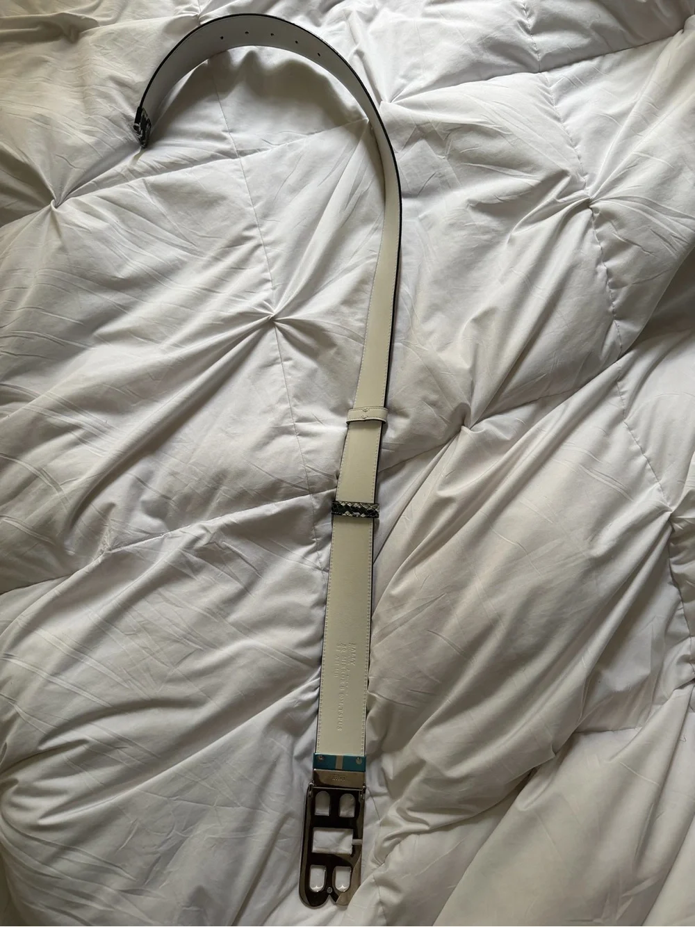 Bally Men's White Leather Belt with Red Stripe and Metallic BB Buckle.
